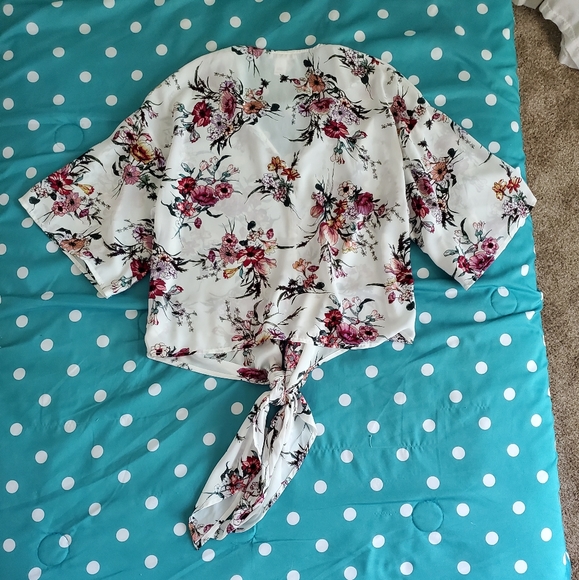 Revamped Floral Blouse - Picture 2 of 3
